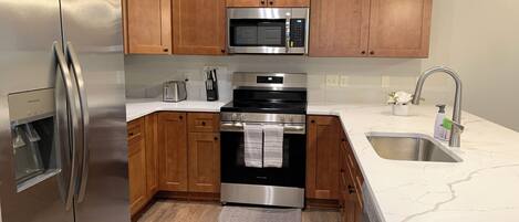 Micro-ondes, four, plaque de cuisson, lave-vaisselle