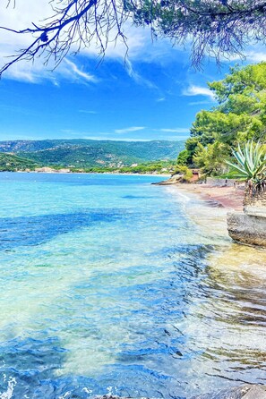 Una spiaggia nelle vicinanze