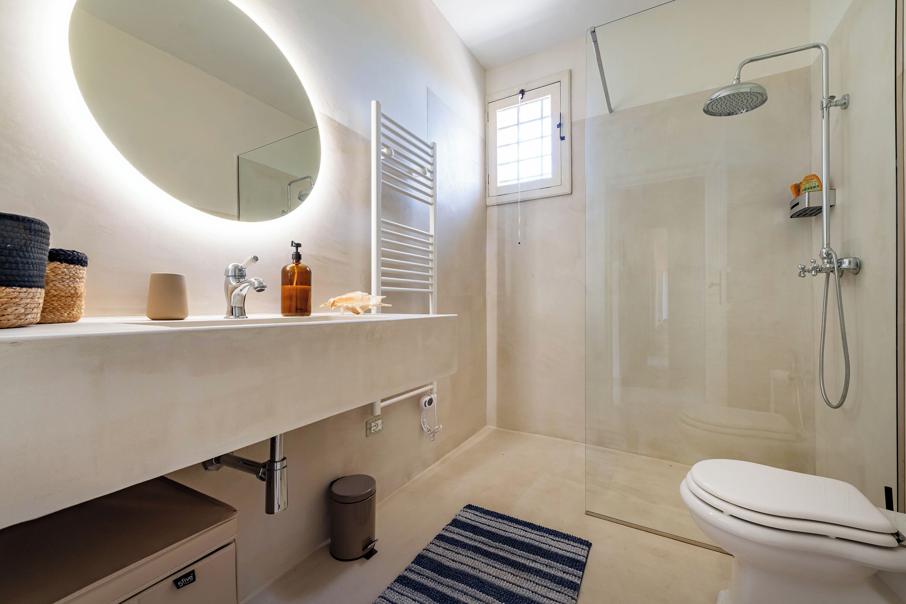 Dusche, Haartrockner, Bidet, Handtücher