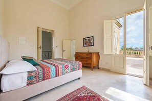 4 bedrooms, iron/ironing board, free WiFi, bed sheets