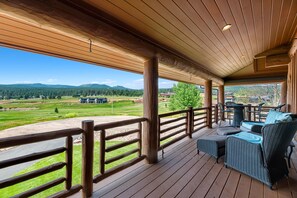 Outdoor dining - Gorgeous lodge with mountain views, fireplace, game room, hot tub & grill (Sturgis)