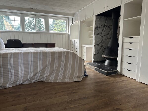 4 bedrooms, iron/ironing board, WiFi, bed sheets - Enjoyable House with WiFi on Mercer Island (Mercer Island)