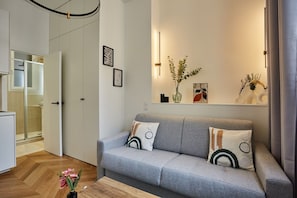 Living area - Modern Studio Arc de Triomphe Monceau (Paris)