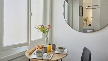 Apartment | Dining