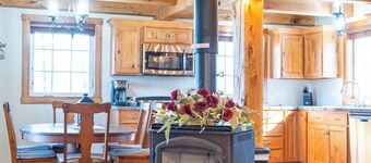 3 BR 2 Bath Sleeps 8, Cozy, Secluded