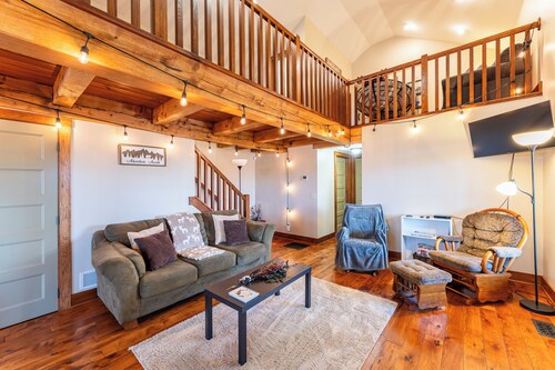 Sleeps 8, cozy, secluded