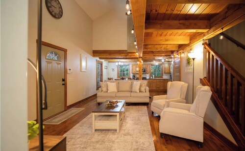 Amish Country Retreat w/ Hot Tub & Fenced Yard