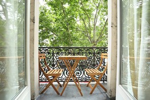 Apartment | Outdoor dining - Lovely and new Apartment Center of Paris (Paris)