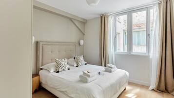 4 habitaciones y espacio para trabajar con laptop