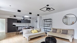 Apartment | Living area - Superb Apartment Porte Maillot / Arc de Triomphe (Paris)