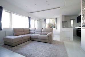 Flat-screen TV - MIST (Sapporo)