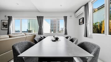 Deluxe House | In-room dining