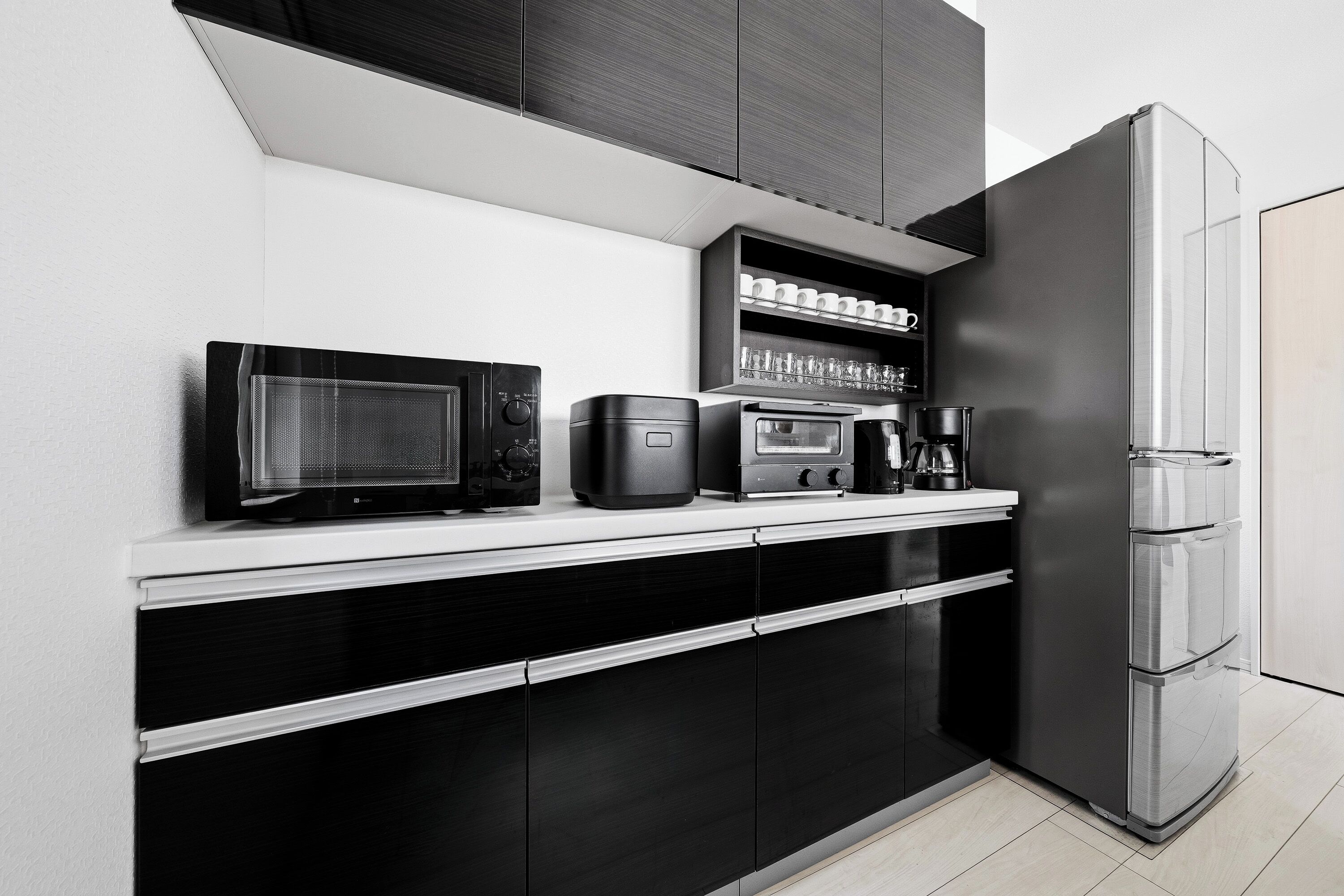 Maison Deluxe | Cuisine privée | Réfrigérateur, micro-ondes, four, plaque de cuisson