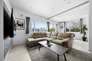 Deluxe House | Living area - MIST (Sapporo)