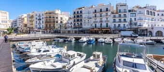 Apartamento con piscina y vistas mar a 200m playa