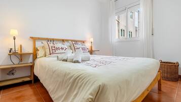 3 slaapkamers, een strijkplank/strijkijzer, wifi, beddengoed