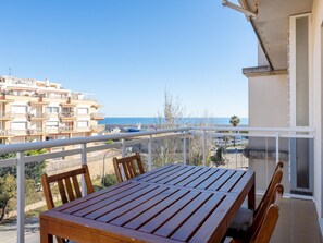 Outdoor dining - Apartment with pool and sea views 200m beach (L'Ametlla de Mar)