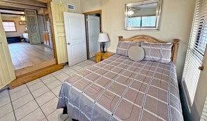 4 bedrooms, free WiFi, bed sheets - Lake Buchanan Lodge | Large Outdoor Area w/Firepit (Burnet)