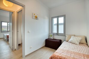 2 chambres, fer et planche à repasser, Wi-Fi gratuit, draps fournis