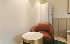 Individually decorated, individually furnished, desk, laptop workspace - Hotel Azit (Jeonju)