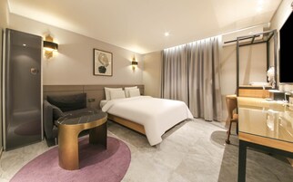 ห้องซูพีเรียดับเบิล, ปลอดบุหรี่, เห็นวิวทะเลสาบบางส่วน | ห้องพักตกแต่งอย่างมีเอกลักษณ์, ตกแต่งพิเศษโดยเฉพาะ, โต๊ะทำงาน