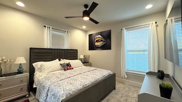 3 bedrooms, iron/ironing board, WiFi, bed sheets