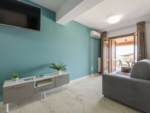 TV - Nice apartment for 4 people with WIFI, A/C, TV and terrace (Balestrate-foce)