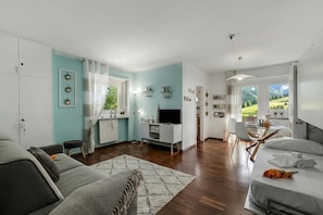 Standard-Studio, Balkon, Bergblick (Studio Blue Petit) | Wohnbereich