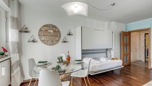Studio Standard, balcon, vue sur la montagne (Studio Blue Petit with Mountain)
