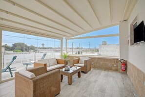 家庭單棟房屋, 多間臥室, 2 間浴室 (Villa Na' Lu' 2 With Sea View) | 露台/庭院
