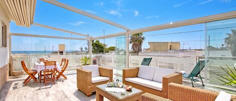 Familienhaus, 2 Schlafzimmer, 2 Bäder (Villa Na' Lu' 2 With Sea View) | Speisen im Freien