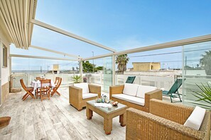 家庭獨棟房屋, 多間臥室, 2 間浴室 (Villa Na' Lu' 2 With Sea View) | 露台/庭  院