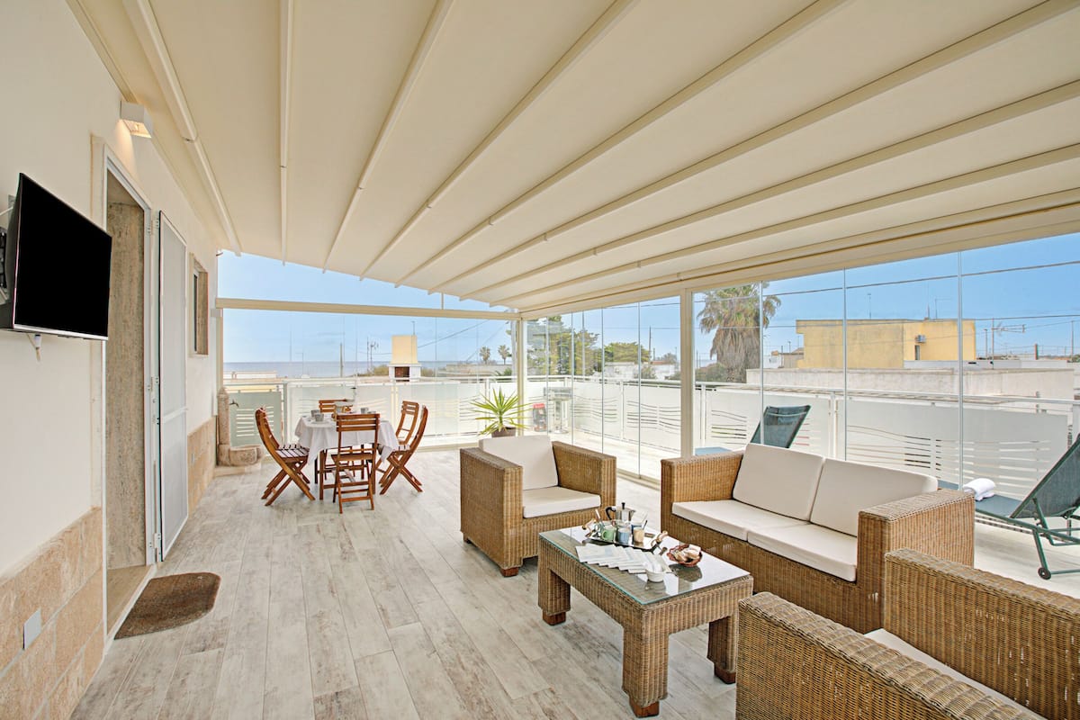 Familiehus, 2 soverom, 2 bad (Villa Na' Lu' 2 With Sea View) | Utendørsservering