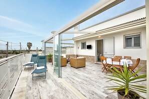 家庭單棟房屋, 多間臥室, 2 間浴室 (Villa Na' Lu' 2 With Sea View) | 露台/庭院
