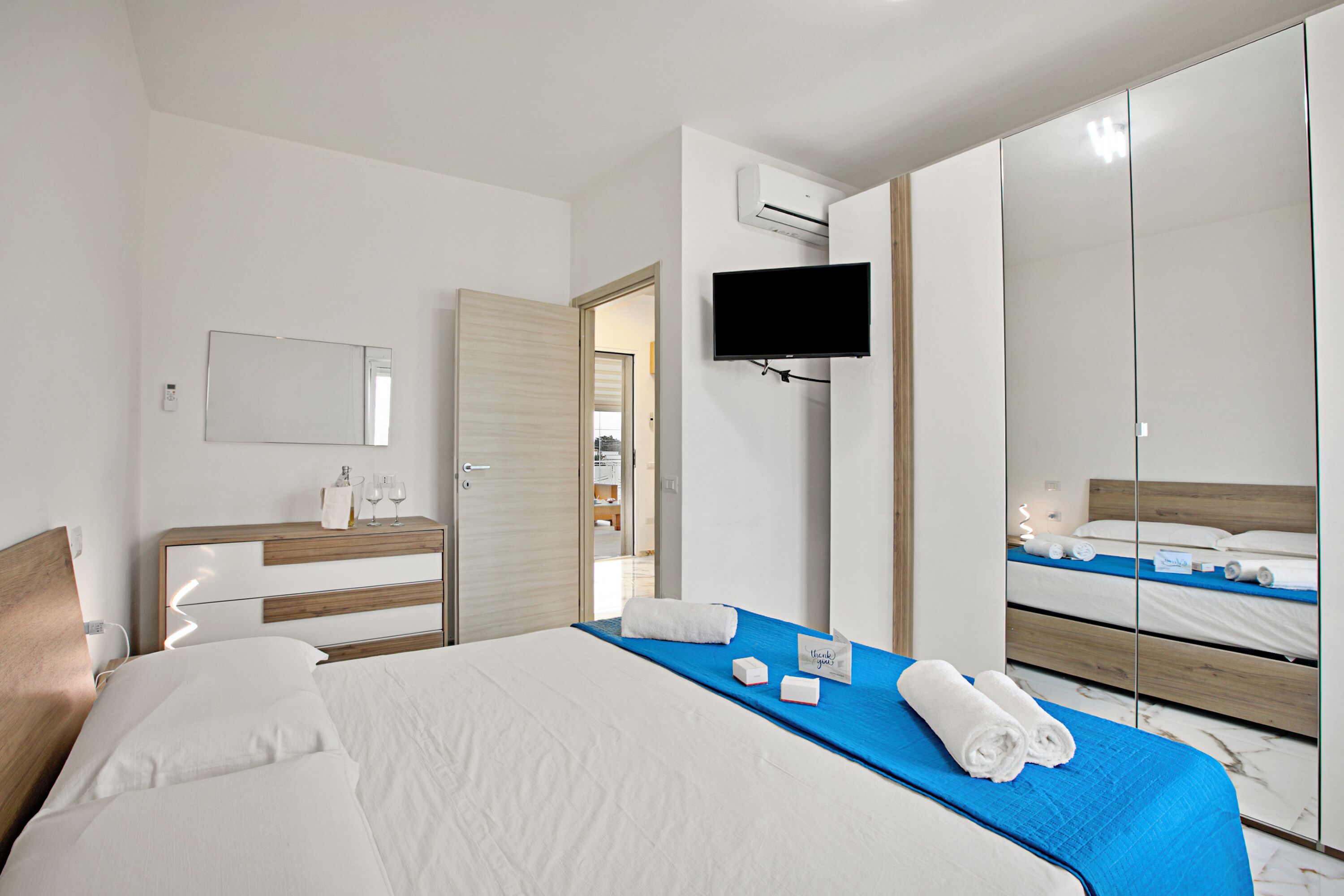 Familienhaus, Mehrere Schlafzimmer, 2 Bäder (Villa Na' Lu' 2 With Sea View) | 2 Schlafzimmer, Bügeleisen/Bügelbrett, kostenloses WLAN, Bettwäsche