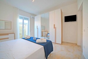 Casa estàndard, diversos dormitoris, orientació mar (Villa Na' Lu' 1 with sea view) | 2 dormitoris, planxa i posts de planxar, wifi gratuïta i roba de llit 