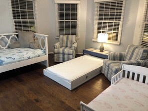 4 bedrooms, iron/ironing board, travel cot, free WiFi - Sunset in Sunnywood: A peaceful retreat with a PRIVATE POOL! (Chincoteague)