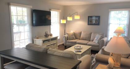 Sunset in Sunnywood: A peaceful retreat with a PRIVATE POOL!