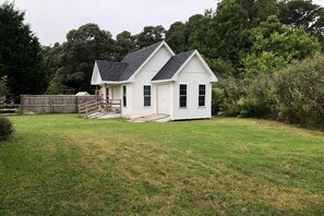 Exterior - Sunset in Sunnywood: A peaceful retreat with a PRIVATE POOL! (Chincoteague)