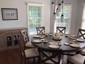 Dining - Sunset in Sunnywood: A peaceful retreat with a PRIVATE POOL! (Chincoteague)
