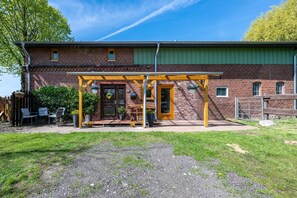 Exterior - Holiday Home 'Himmelreich' with Private Terrace, Shared Garden and Wi-Fi (Barlt)