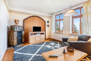 TV, DVD player - Holiday Home 'Himmelreich' with Private Terrace, Shared Garden and Wi-Fi (Barlt)