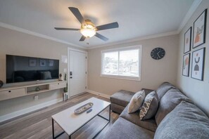 TV - OV Mosaic - Golden Suite (Norfolk)