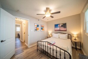 2 chambres, fer et planche à repasser, Wi-Fi, draps fournis