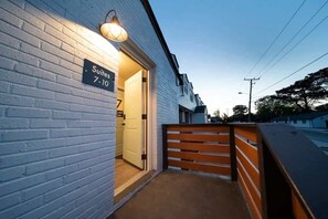 Exterior detail - Sojourn Cozy Coastal Condo - Crystal Suite (Norfolk)