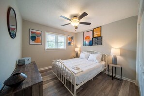 2 habitaciones, tabla de planchar con plancha, wifi y ropa de cama 