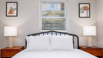 2 bedrooms, iron/ironing board, WiFi, bed sheets