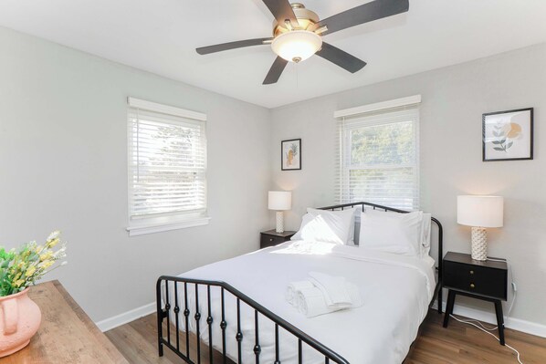 2 bedrooms, iron/ironing board, WiFi, bed sheets