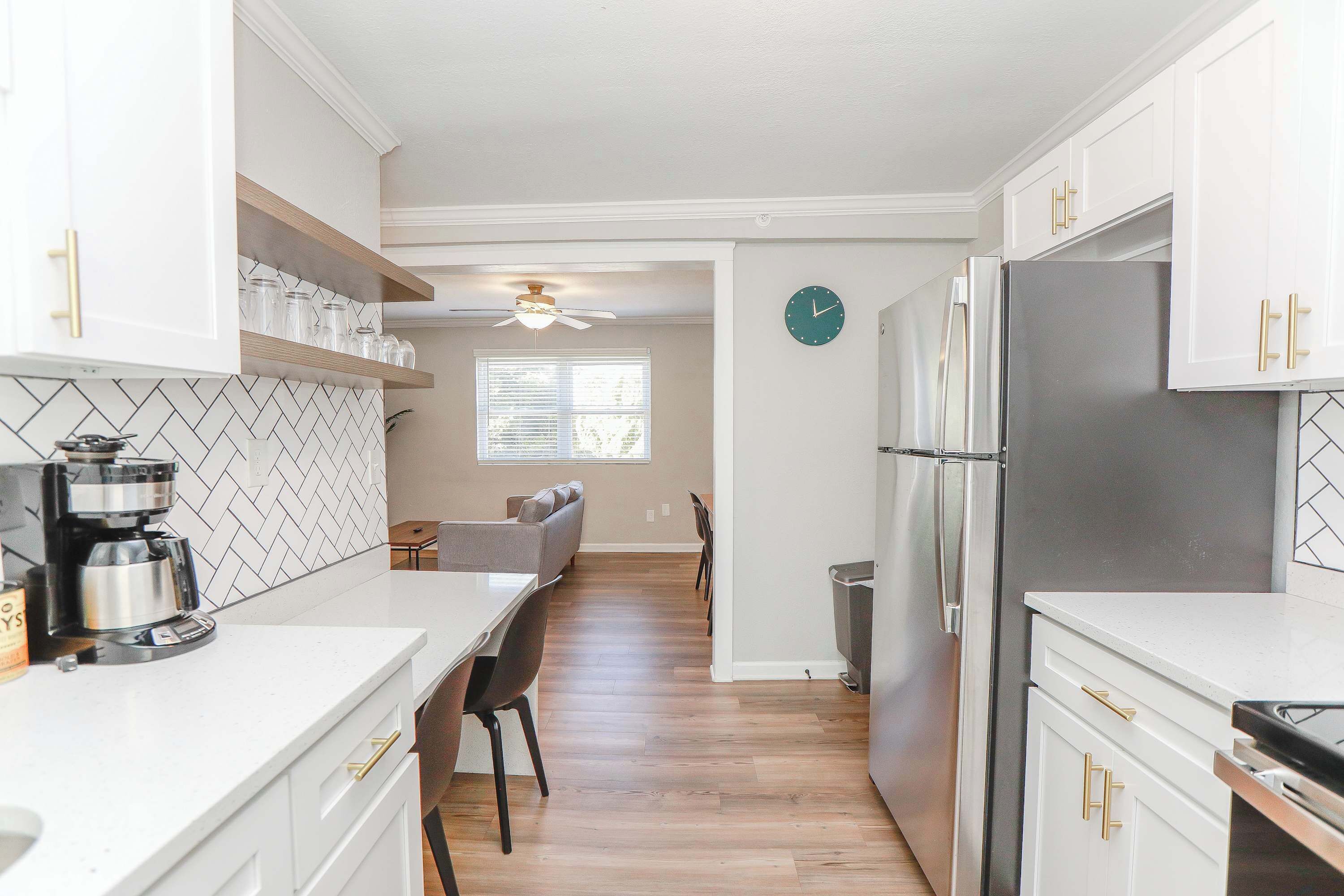 冰箱、微波炉、烤箱、炉灶