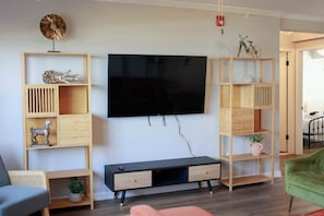 Interior - Sojourn 2 BR Home with Deck Access & Ocean Views (Norfolk)